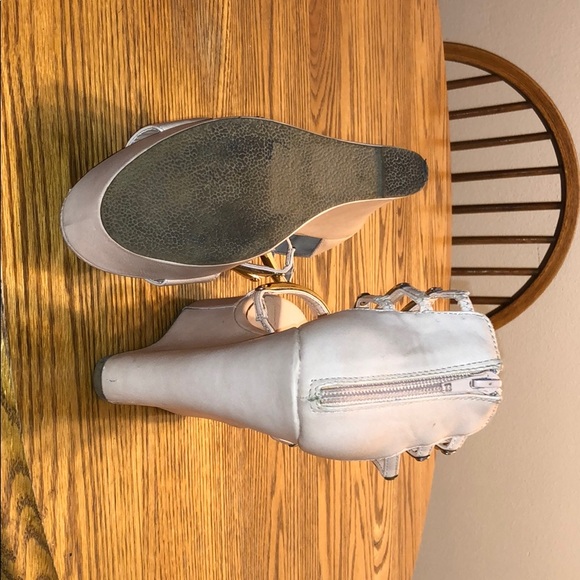 Heals - Picture 3 of 4